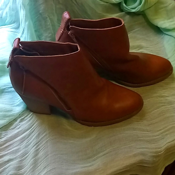 New Low heel booties - Picture 1 of 3